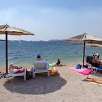 I & S * Водице