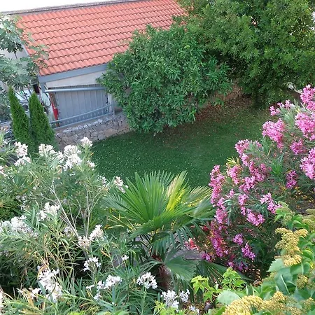 I & S * Vodice