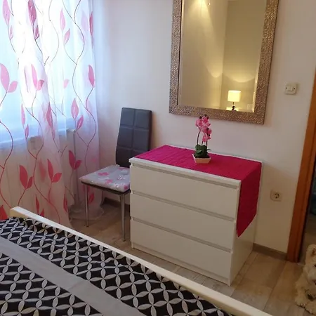I & S * Vodice