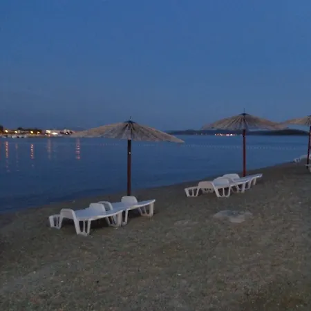 I & S * Vodice