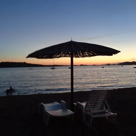 I & S * Vodice