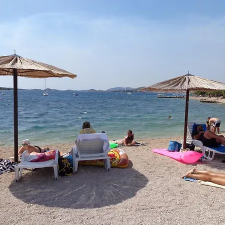 I & S * Vodice